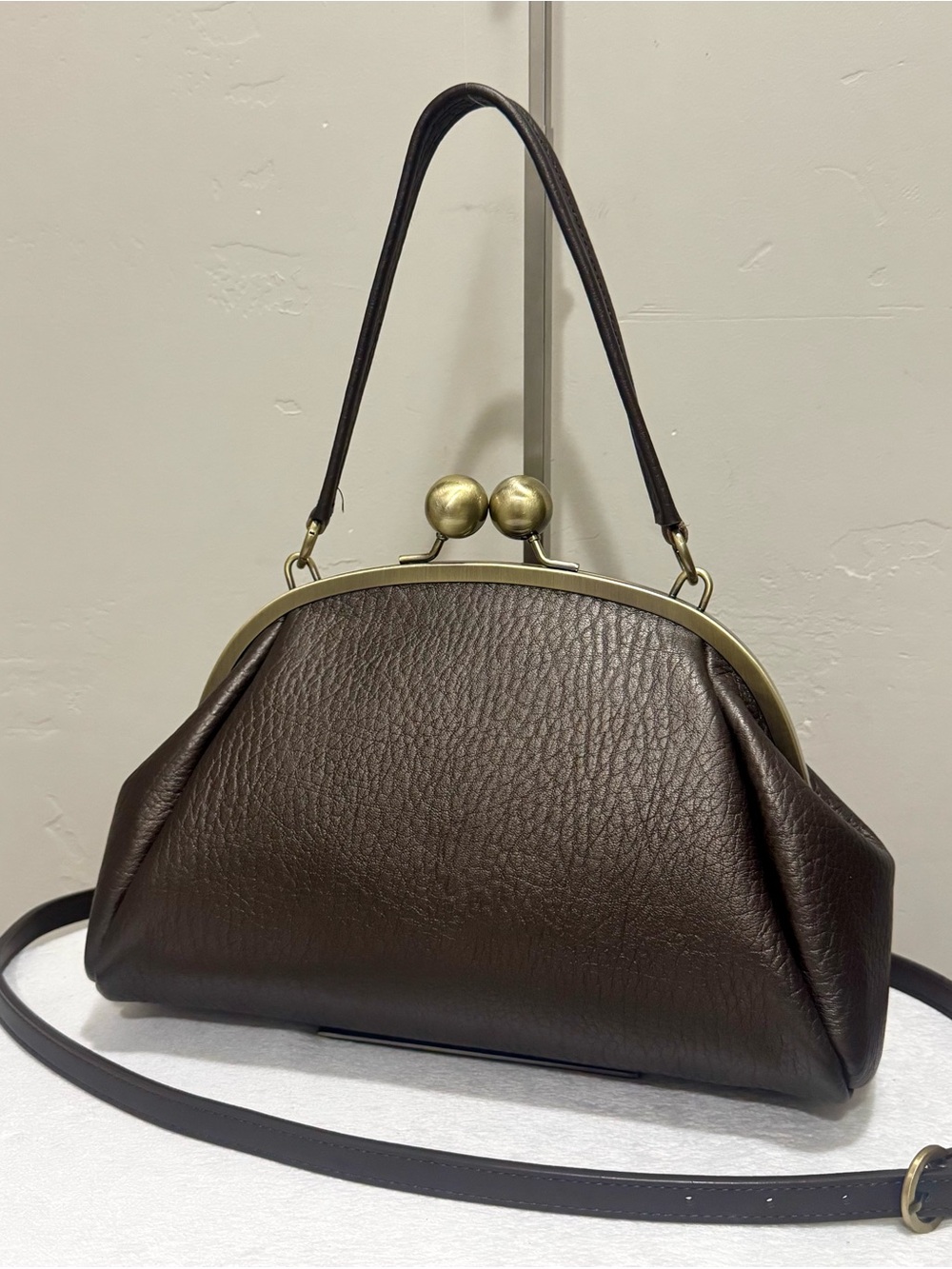 Embossed Cowhide Handmade Vintage Style Kisslock Frame Handbag, Multi Use Style